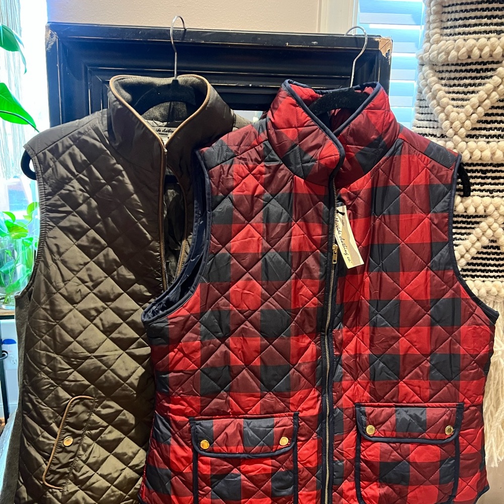 Two all weather vests! Telluride Clothing Red & Navy & Army Green Quilted Vests.